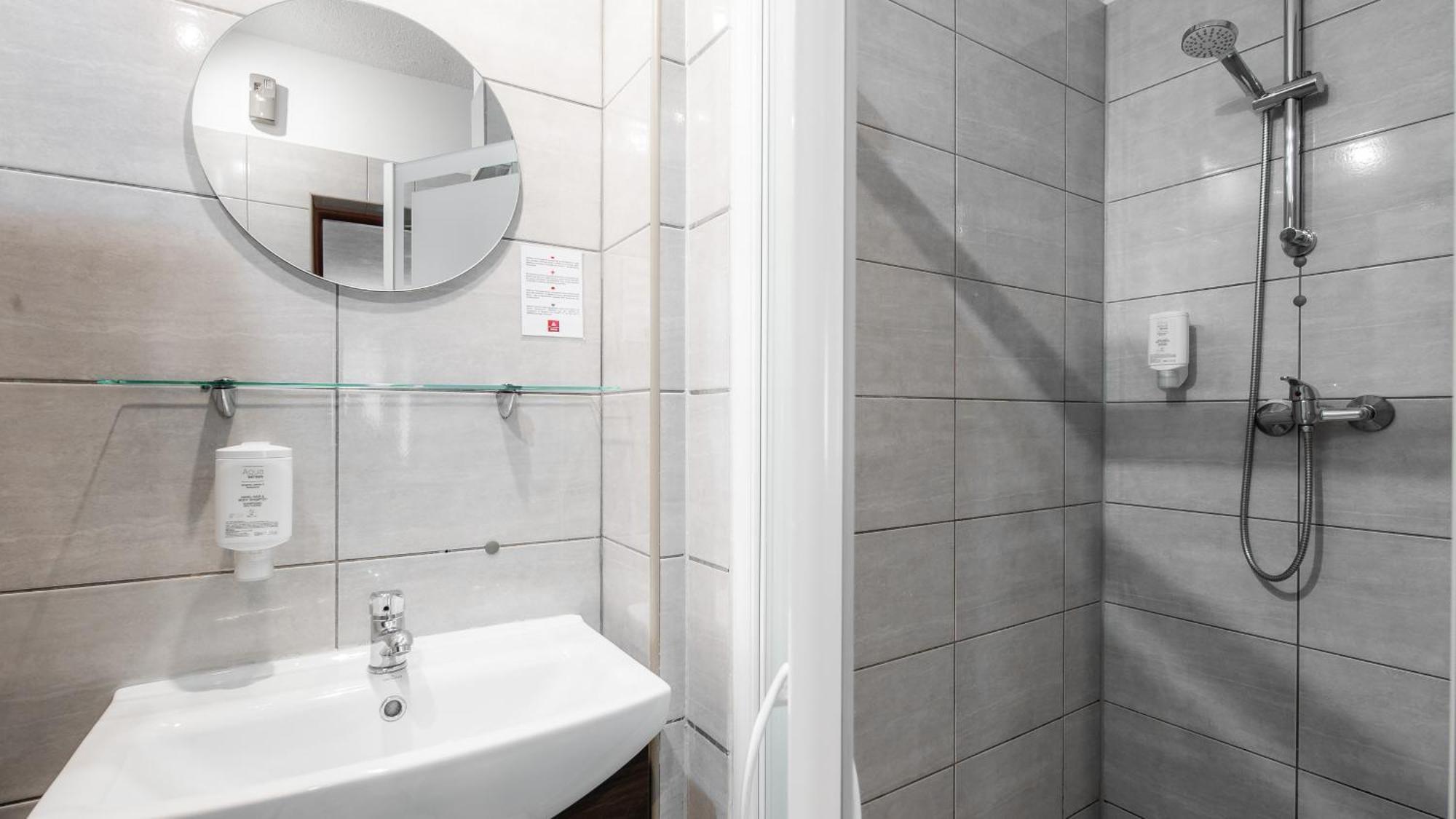 Hotel Delta Krakow Ngoại thất bức ảnh